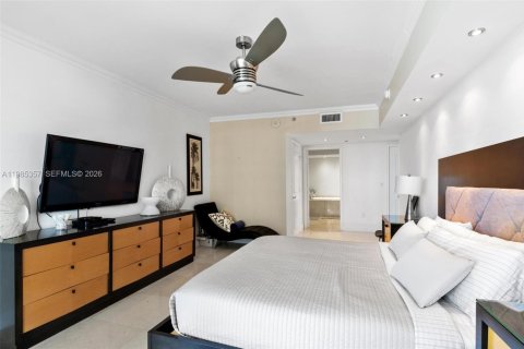 Condo in Hallandale Beach, Florida, 2 bedrooms  № 2052997 - photo 11