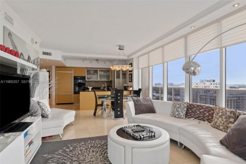 Condo in Hallandale Beach, Florida, 2 bedrooms  № 2052997 - photo 3