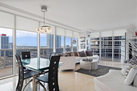 Condo in Hallandale Beach, Florida, 2 bedrooms  № 2052997 - photo 8