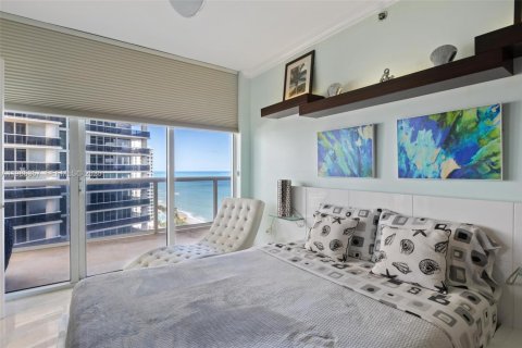 Condo in Hallandale Beach, Florida, 2 bedrooms  № 2052997 - photo 15