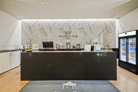 Condo in Hallandale Beach, Florida, 2 bedrooms  № 2052997 - photo 27