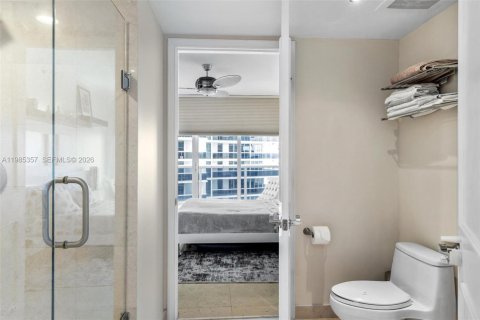 Condo in Hallandale Beach, Florida, 2 bedrooms  № 2052997 - photo 13