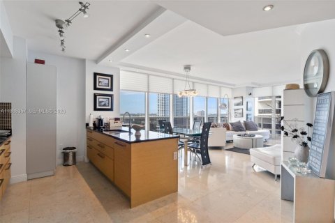 Condo in Hallandale Beach, Florida, 2 bedrooms  № 2052997 - photo 6