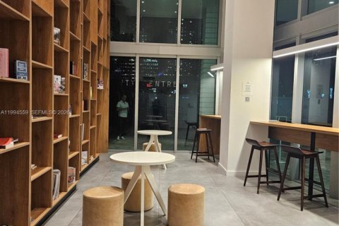 Condominio en venta en Miami, Florida, 2 dormitorios, 86.86 m2 № 2056396 - foto 19