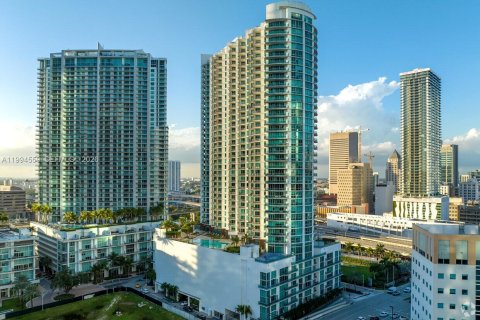 Condominio en venta en Miami, Florida, 2 dormitorios, 86.86 m2 № 2056396 - foto 2