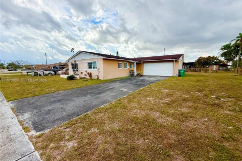 Villa ou maison à vendre à Miami Gardens, Floride: 3 chambres, 125.05 m2 № 2033683 - photo 2