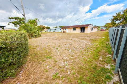 Villa ou maison à vendre à Miami Gardens, Floride: 3 chambres, 125.05 m2 № 2033683 - photo 4