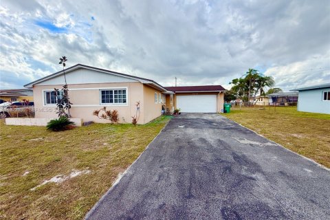 Villa ou maison à Miami Gardens, Floride 3 chambres, 125.05 m2 № 2033683