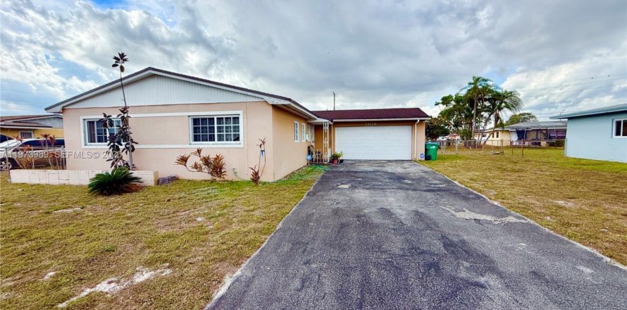Villa ou maison à Miami Gardens, Floride 3 chambres, 125.05 m2 № 2033683