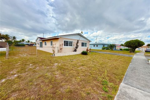 Villa ou maison à vendre à Miami Gardens, Floride: 3 chambres, 125.05 m2 № 2033683 - photo 3