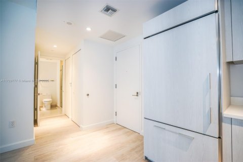Condominio en venta en Miami, Florida, 1 dormitorio, 64.38 m2 № 2034194 - foto 8