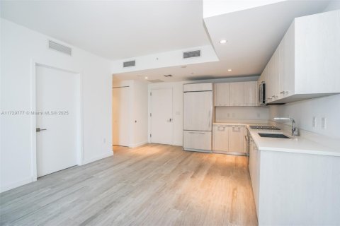 Condominio en venta en Miami, Florida, 1 dormitorio, 64.38 m2 № 2034194 - foto 2