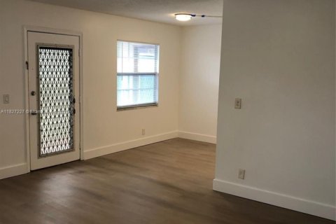 Condominio en venta en Pembroke Pines, Florida, 2 dormitorios, 96.99 m2 № 1939494 - foto 5