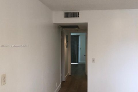 Condominio en venta en Pembroke Pines, Florida, 2 dormitorios, 96.99 m2 № 1939494 - foto 7