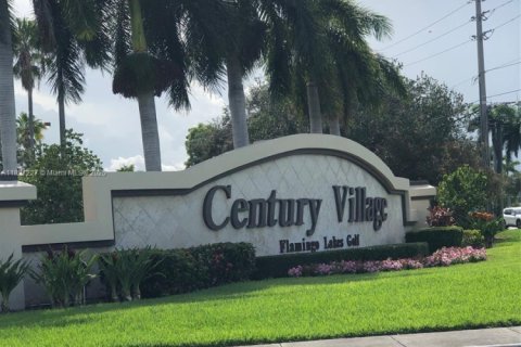 Condominio en venta en Pembroke Pines, Florida, 2 dormitorios, 96.99 m2 № 1939494 - foto 2