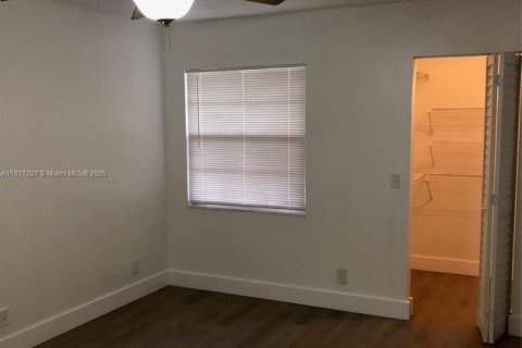 Condominio en venta en Pembroke Pines, Florida, 2 dormitorios, 96.99 m2 № 1939494 - foto 11