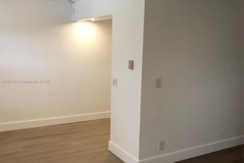 Copropriété à vendre à Pembroke Pines, Floride: 2 chambres, 96.99 m2 № 1939494 - photo 6