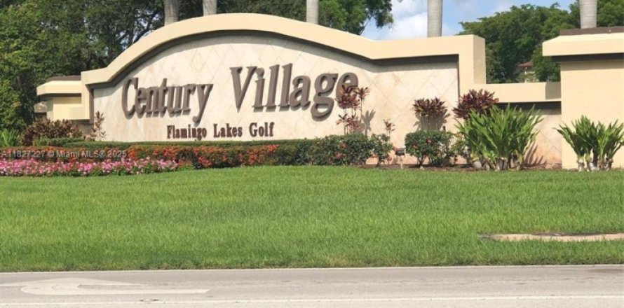 Condominio en Pembroke Pines, Florida, 2 dormitorios № 1939494