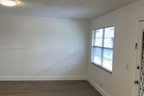 Copropriété à vendre à Pembroke Pines, Floride: 2 chambres, 96.99 m2 № 1939494 - photo 4