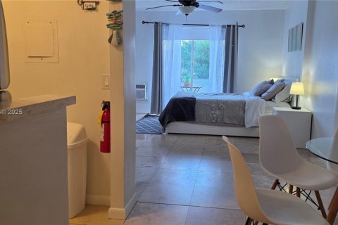 Condominio en alquiler en North Bay Village, Florida, 36.98 m2 № 1924767 - foto 3