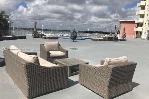 Condominio en alquiler en North Bay Village, Florida, 36.98 m2 № 1924767 - foto 20