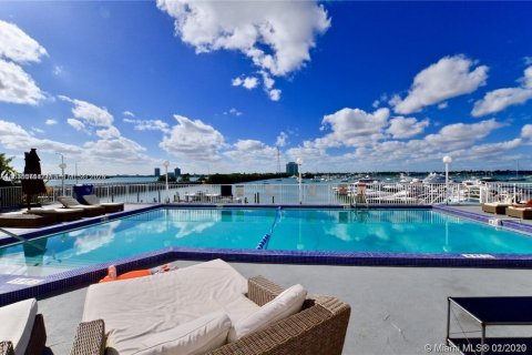 Condominio en alquiler en North Bay Village, Florida, 36.98 m2 № 1924767 - foto 9