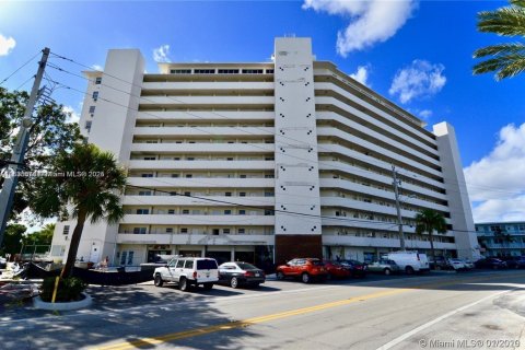 Condominio en alquiler en North Bay Village, Florida, 36.98 m2 № 1924767 - foto 16