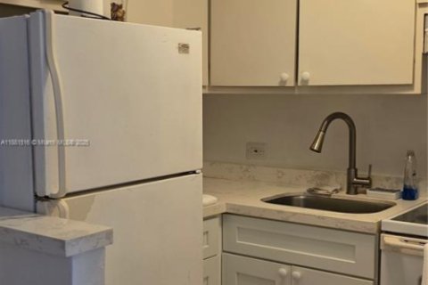 Condominio en alquiler en North Bay Village, Florida, 36.98 m2 № 1924767 - foto 2