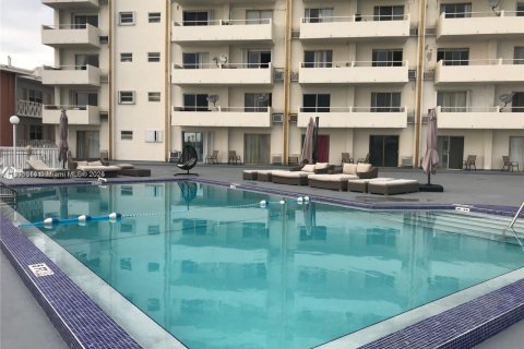 Condominio en alquiler en North Bay Village, Florida, 36.98 m2 № 1924767 - foto 10