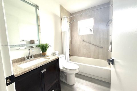 Condo in Delray Beach, Florida, 2 bedrooms  № 1664934 - photo 19