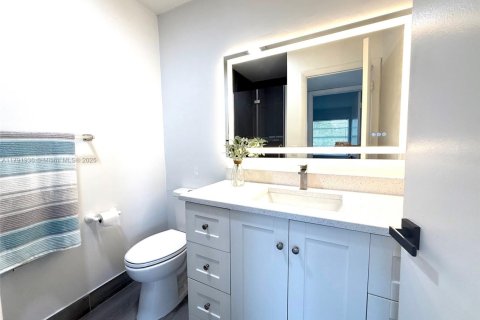 Condo in Delray Beach, Florida, 2 bedrooms  № 1664934 - photo 24