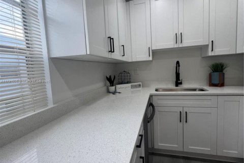 Condo in Delray Beach, Florida, 2 bedrooms  № 1664934 - photo 7