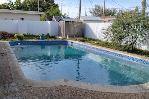 Casa en venta en Miami Gardens, Florida, 3 dormitorios, 167.6 m2 № 1887166 - foto 22
