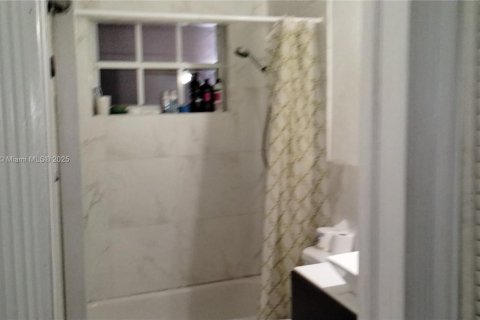 Casa en venta en Miami Gardens, Florida, 3 dormitorios, 167.6 m2 № 1887166 - foto 20