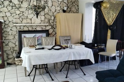 Casa en venta en Miami Gardens, Florida, 3 dormitorios, 167.6 m2 № 1887166 - foto 11