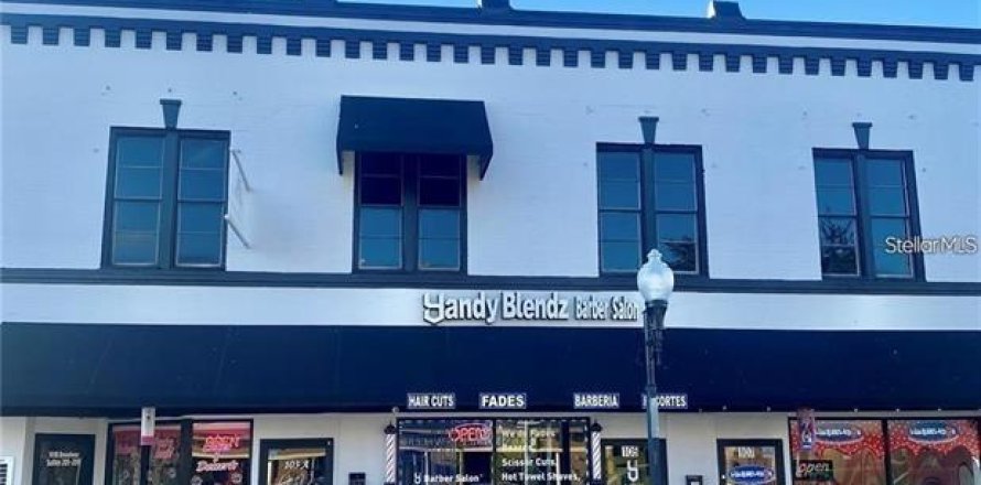 Commercial property in Kissimmee, Florida 642.14 sq.m. № 2235303