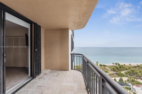 Copropriété à louer à Bal Harbour, Floride: 3 chambres, 218.6 m2 № 1936500 - photo 28