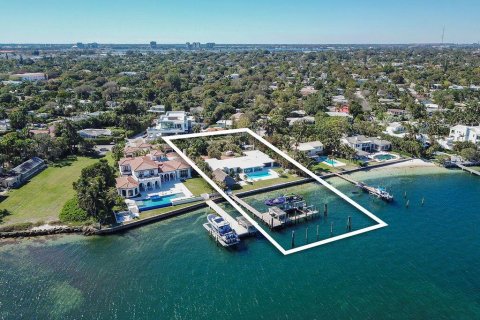 House in West Palm Beach, Florida 6 bedrooms, 434.13 sq.m. № 2253702 - photo 2