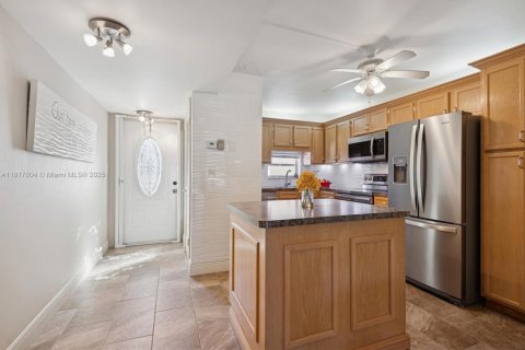 Condominio en venta en Pembroke Pines, Florida, 2 dormitorios, 108.7 m2 № 1972364 - foto 3
