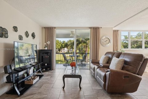 Condominio en venta en Pembroke Pines, Florida, 2 dormitorios, 108.7 m2 № 1972364 - foto 5