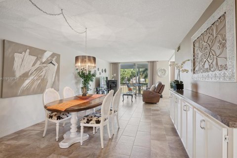 Condominio en venta en Pembroke Pines, Florida, 2 dormitorios, 108.7 m2 № 1972364 - foto 4