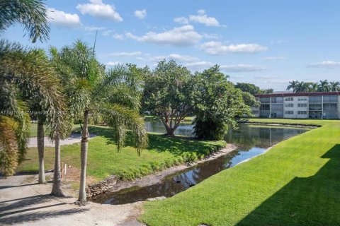 Condominio en venta en Pembroke Pines, Florida, 2 dormitorios, 108.7 m2 № 1972364 - foto 18