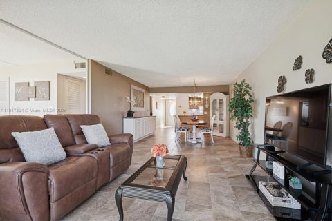 Condominio en venta en Pembroke Pines, Florida, 2 dormitorios, 108.7 m2 № 1972364 - foto 8