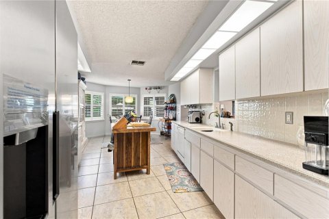 Villa ou maison à vendre à Weeki Wachee, Floride: 3 chambres, 168.43 m2 № 2349810 - photo 17