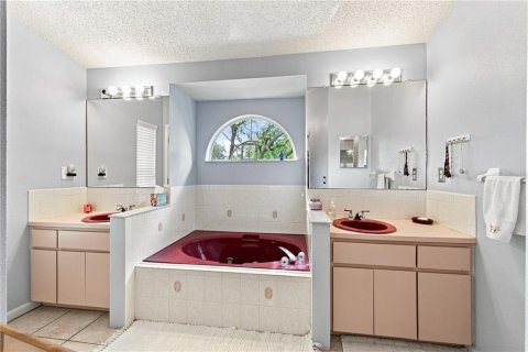Villa ou maison à vendre à Weeki Wachee, Floride: 3 chambres, 168.43 m2 № 2349810 - photo 25