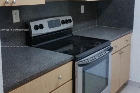 Condominio en venta en North Miami Beach, Florida, 1 dormitorio, 59.09 m2 № 2044409 - foto 3