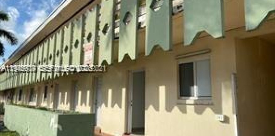 Condominio en North Miami Beach, Florida, 1 dormitorio  № 2044409