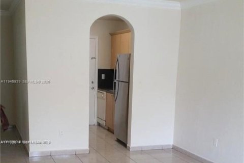 Condominio en venta en North Miami Beach, Florida, 1 dormitorio, 59.09 m2 № 2044409 - foto 5