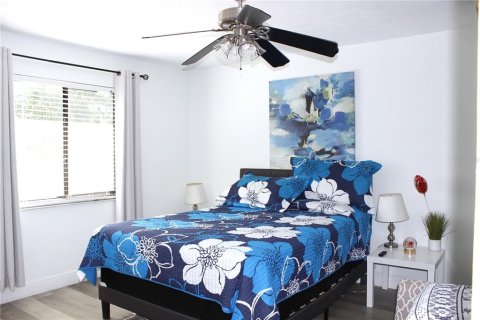 Townhouse in Tampa, Florida 3 bedrooms, 124.49 sq.m. № 1547766 - photo 15