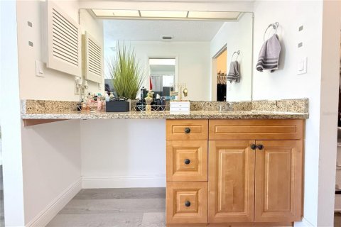 Townhouse in Tampa, Florida 3 bedrooms, 124.49 sq.m. № 1547766 - photo 14